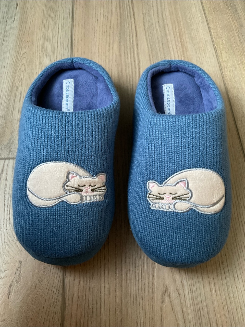 Cuddle Down Slate Blue Sleeping Cat Appliqué Mule Slippers Size M (8) Hygge